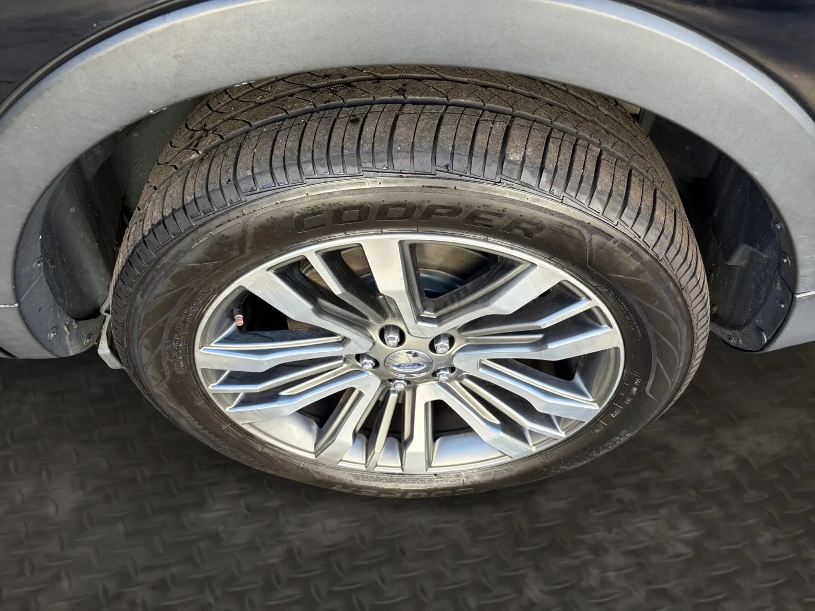 Used 2018 Ford Explorer Platinum AWD/4WD image 45