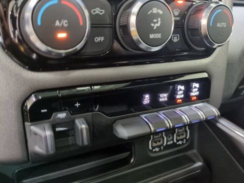Used 2022 RAM 1500 Laramie AWD/4WD image 11