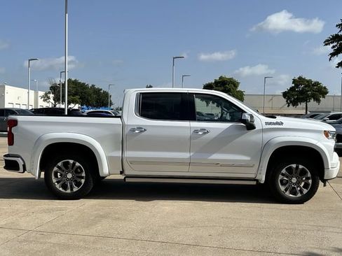 Used 2024 Chevrolet Silverado 1500 High Country AWD/4WD image 3