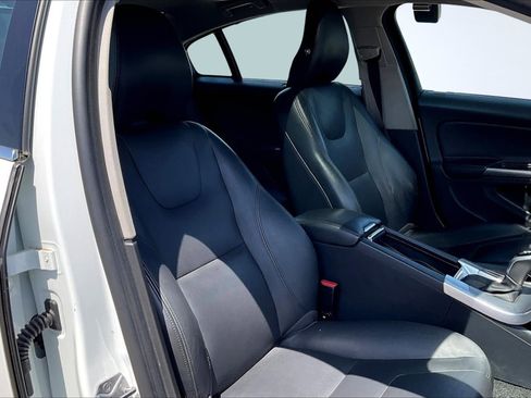 Used 2018 Volvo S60 T5 Inscription image 7