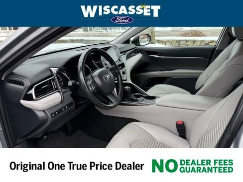 Used 2024 Toyota Camry SE image 4