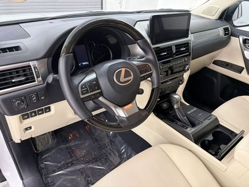 Used 2023 Lexus GX 460 Premium w/ Accessory Package AWD/4WD image 4