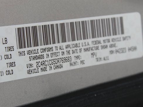 Used 2013 Chrysler Town & Country Touring-L image 17