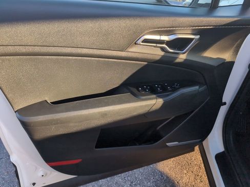 Used 2023 Kia Sportage LX image 14