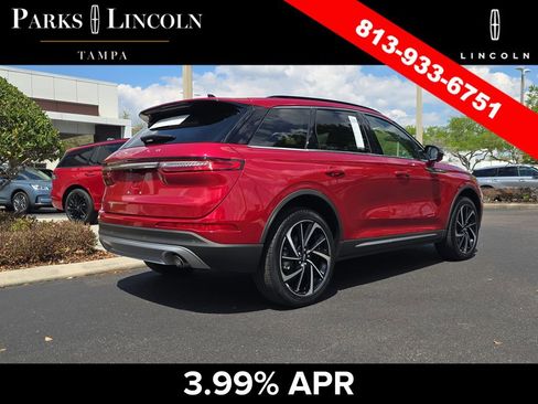 Certified 2025 Lincoln Corsair Reserve image 4