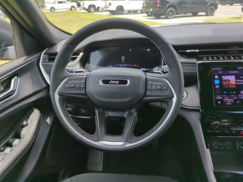 New 2025 Jeep Grand Cherokee L Laredo w/ Luxury Tech Group I image 15