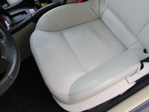 Used 2010 Saab 9-3 2.0T w/ Comfort Package image 40