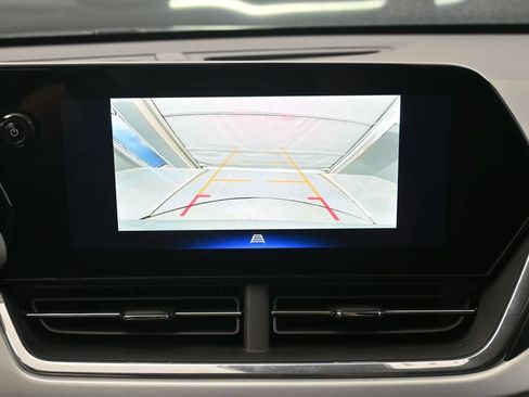 Used 2025 Chevrolet Trax LT w/ LT Convenience Package FWD image 14