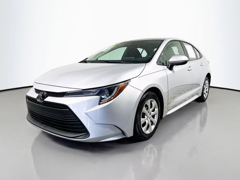 Used 2025 Toyota Corolla LE image 10