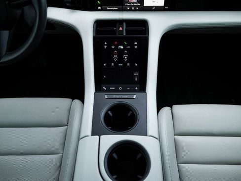 Used 2020 Porsche Taycan 4S image 31