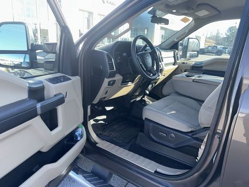 Used 2017 Ford F250 XLT w/ XLT Premium Package image 17