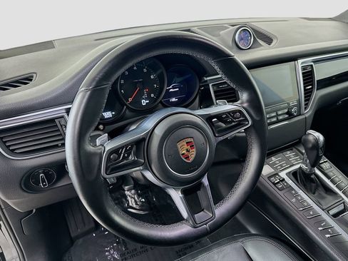 Used 2018 Porsche Macan image 12