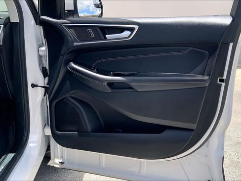 Used 2018 Ford Edge Titanium w/ Equipment Group 301A FWD image 28