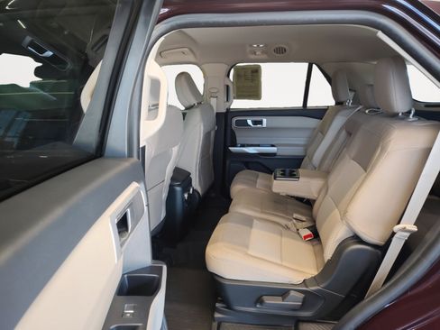 Used 2022 Ford Explorer XLT RWD image 23