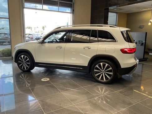 Used 2023 Mercedes-Benz GLB 250 4MATIC w/ Premium Package image 4