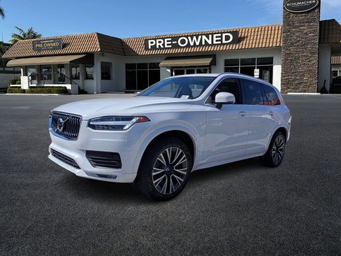 Used 2022 Volvo XC90 T5 Momentum image 3