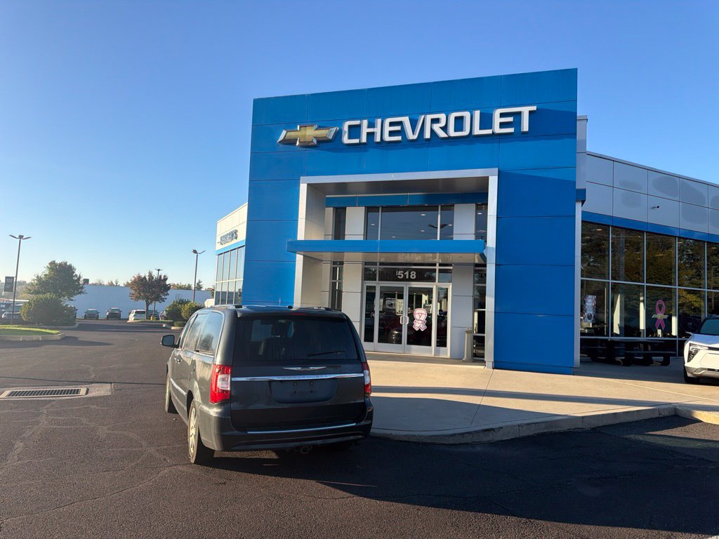 Used 2012 Chrysler Town & Country Touring-L w/ Trailer Tow Group FWD image 5