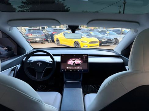 Used 2022 Tesla Model Y Long Range AWD/4WD image 27
