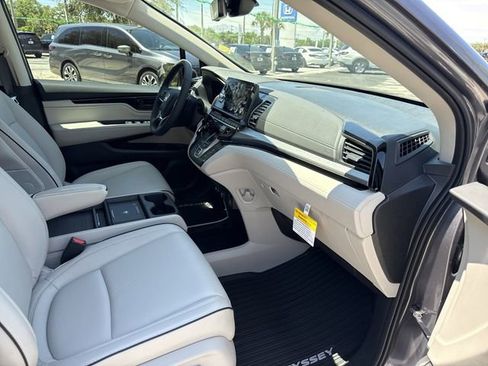 New 2026 Honda Odyssey Touring image 18