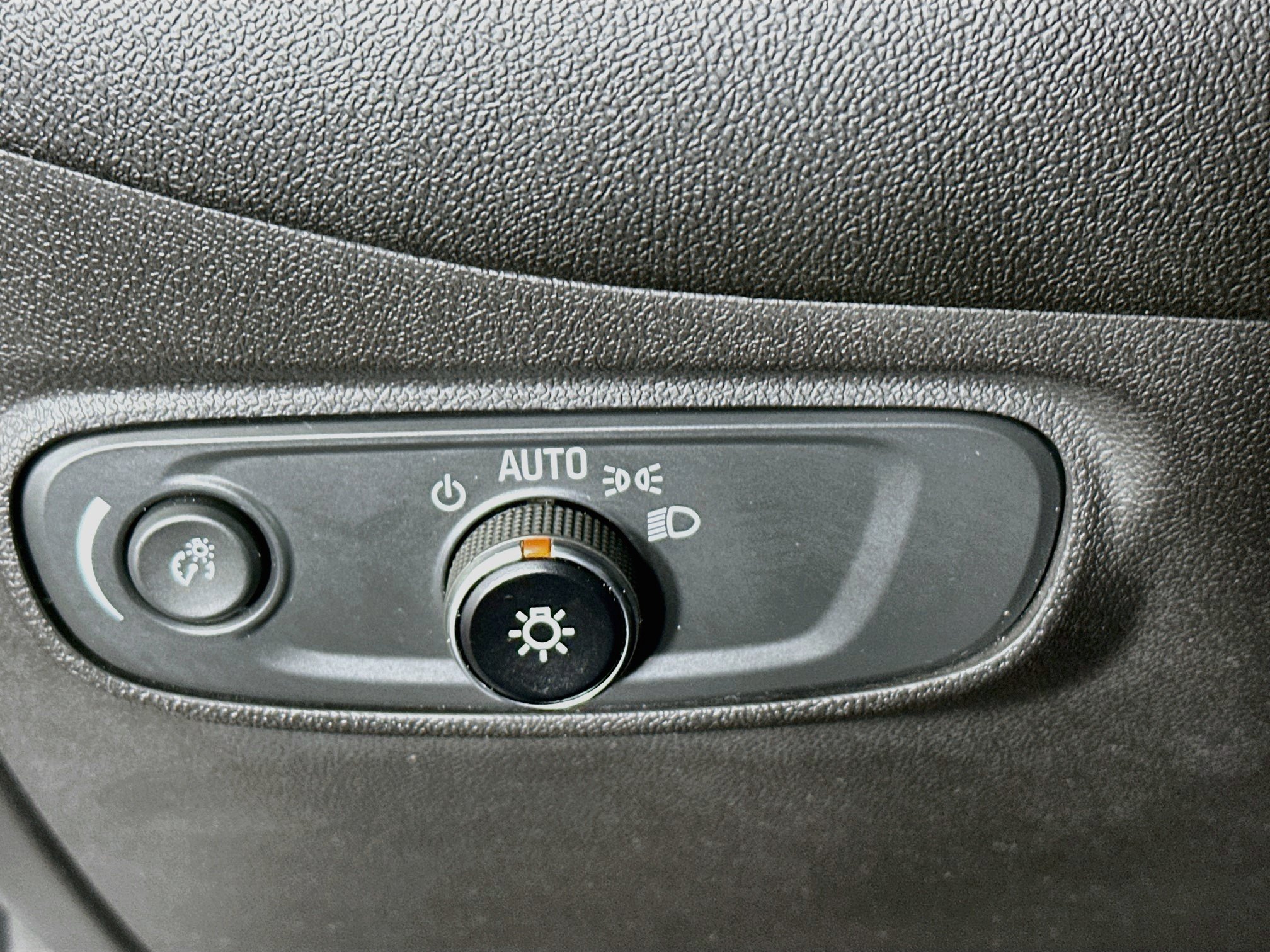 Used 2022 Chevrolet Equinox LT FWD image 16