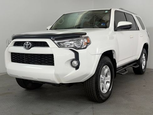 Used 2015 Toyota 4Runner SR5 AWD/4WD image 3
