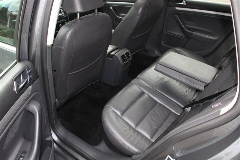 Used 2009 Volkswagen Jetta SEL FWD image 15