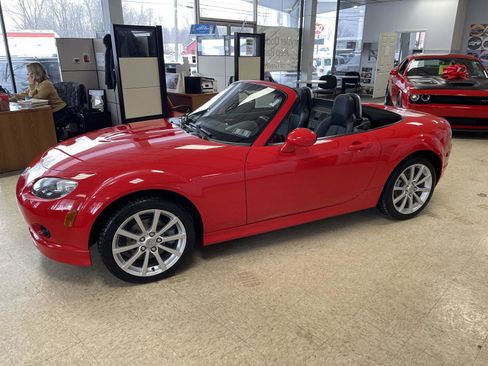 Used 2006 MAZDA MX-5 Miata Grand Touring w/ Premium Pkg image 2