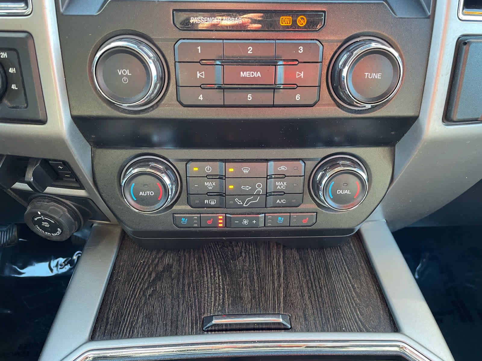 Used 2020 Ford F350 Lariat w/ Chrome Package AWD/4WD image 6