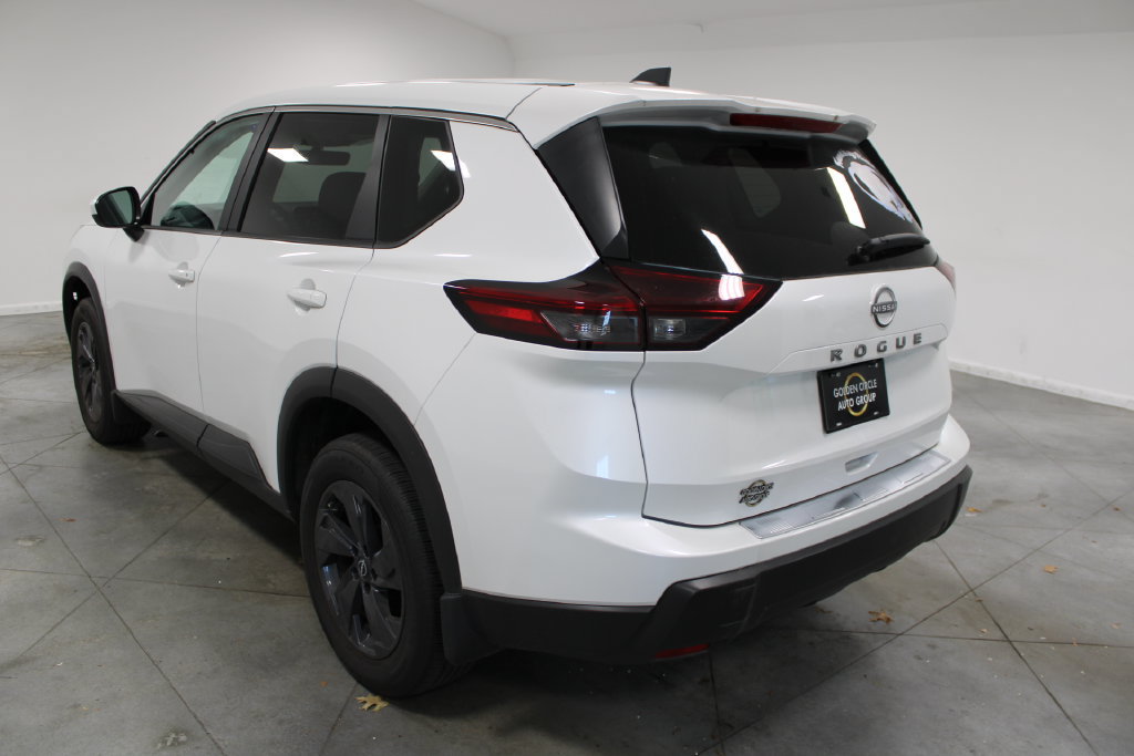 Used 2026 Nissan Rogue SV w/ Cold Weather Package FWD image 7