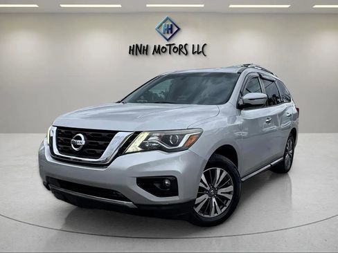 Used 2017 Nissan Pathfinder SV image 1