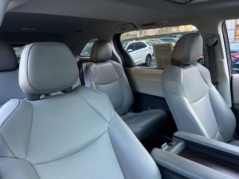 Used 2021 Toyota Sienna XLE image 35