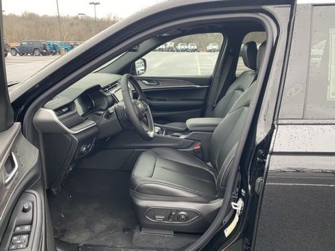 New 2025 Jeep Grand Cherokee Limited image 16