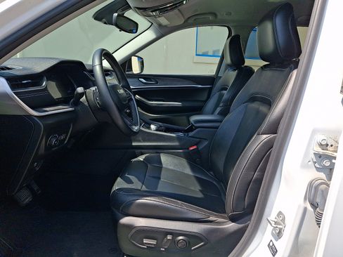 Used 2022 Jeep Grand Cherokee Limited AWD/4WD image 12