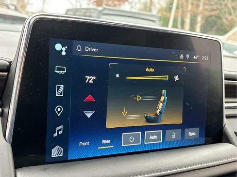 Used 2023 Chevrolet Suburban LT w/ Luxury Package image 22