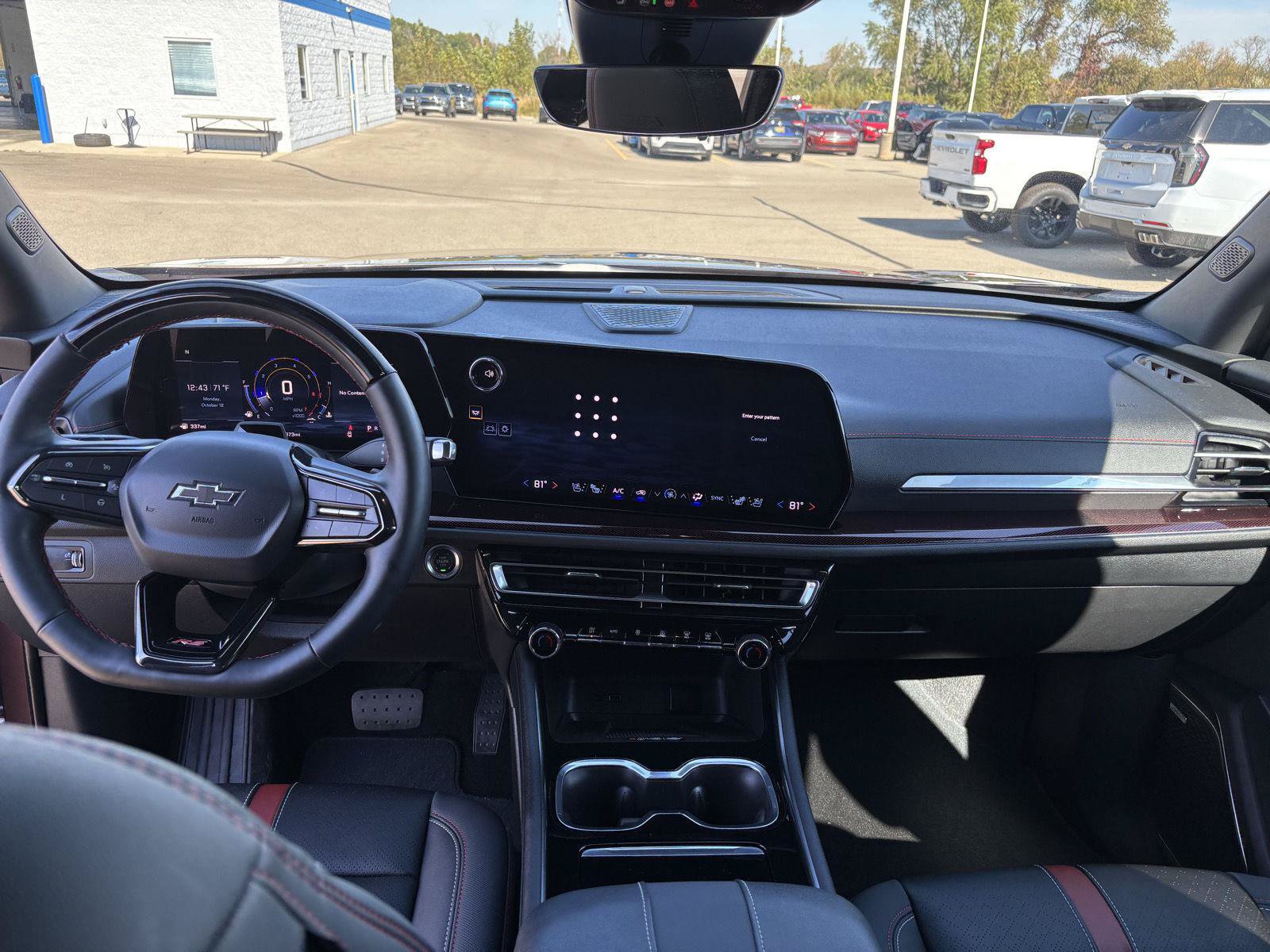 Used 2024 Chevrolet Traverse RS FWD image 20