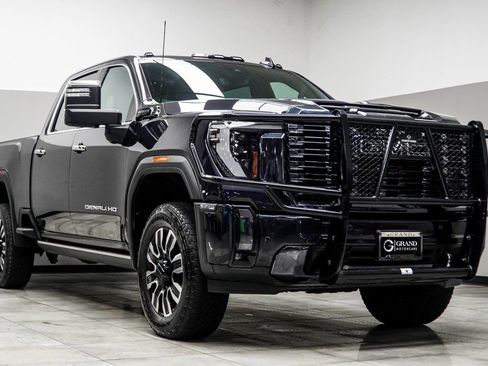Used 2024 GMC Sierra 2500 Denali Ultimate image 4