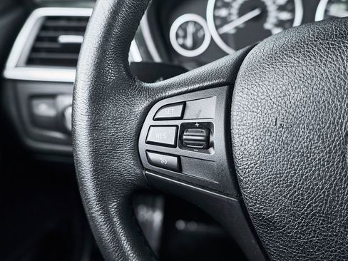 Used 2018 BMW 320i Sedan RWD image 30