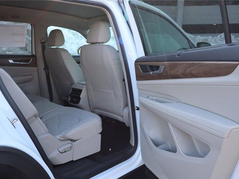 New 2026 Volkswagen Atlas SE image 28