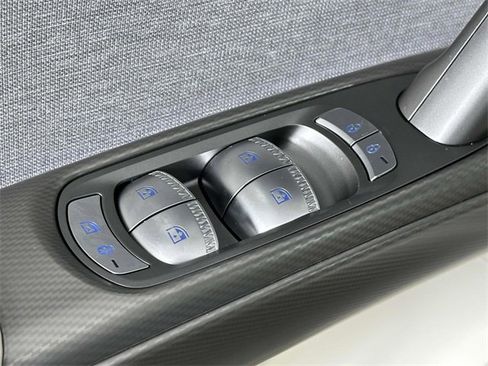 Used 2025 Genesis GV60 AWD image 18