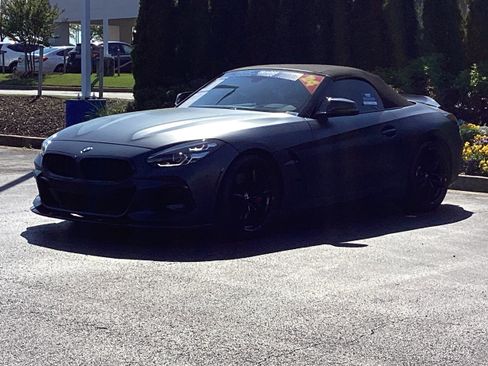 Used 2024 BMW Z4 M40i w/ Premium Package image 6