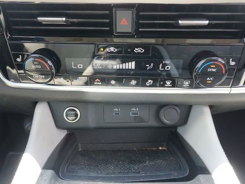 Used 2023 Nissan Rogue SL w/ SL Premium Package FWD image 12