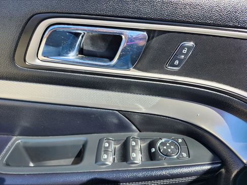 Used 2017 Ford Explorer XLT w/ Equipment Group 202A image 25