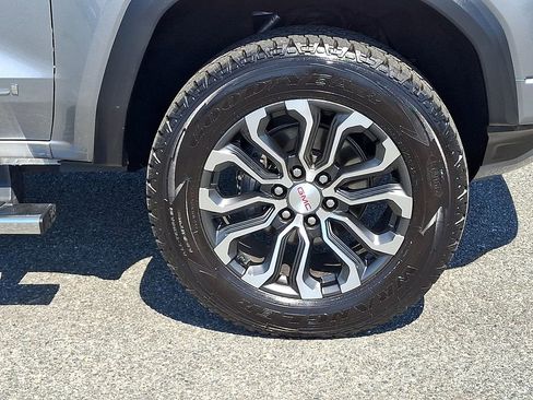 Used 2024 GMC Canyon Denali AWD/4WD image 8