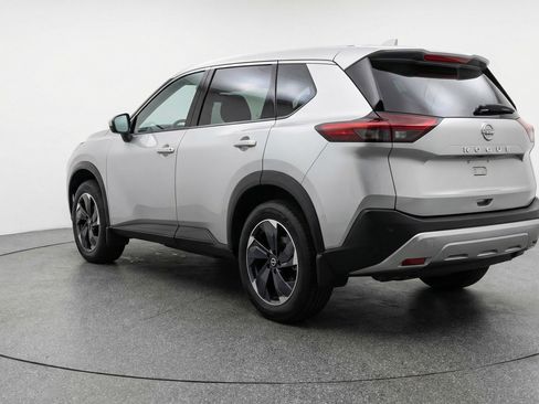 Used 2025 Nissan Rogue SV image 6