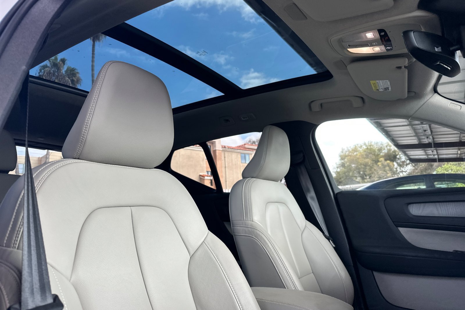 Certified 2025 Volvo XC40 B5 Plus AWD/4WD image 19