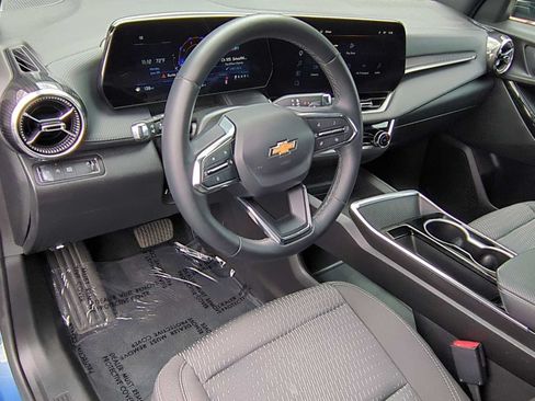 Used 2025 Chevrolet Equinox LT FWD image 12