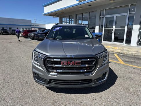 Used 2023 GMC Terrain AT4 image 2