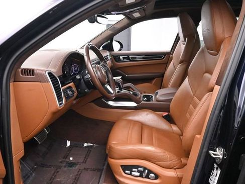 Used 2021 Porsche Cayenne Turbo w/ Premium Package Plus image 12