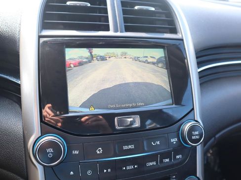 Used 2015 Chevrolet Malibu LT FWD image 21