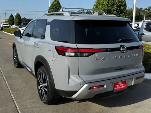 Used 2024 Nissan Pathfinder Platinum FWD image 4